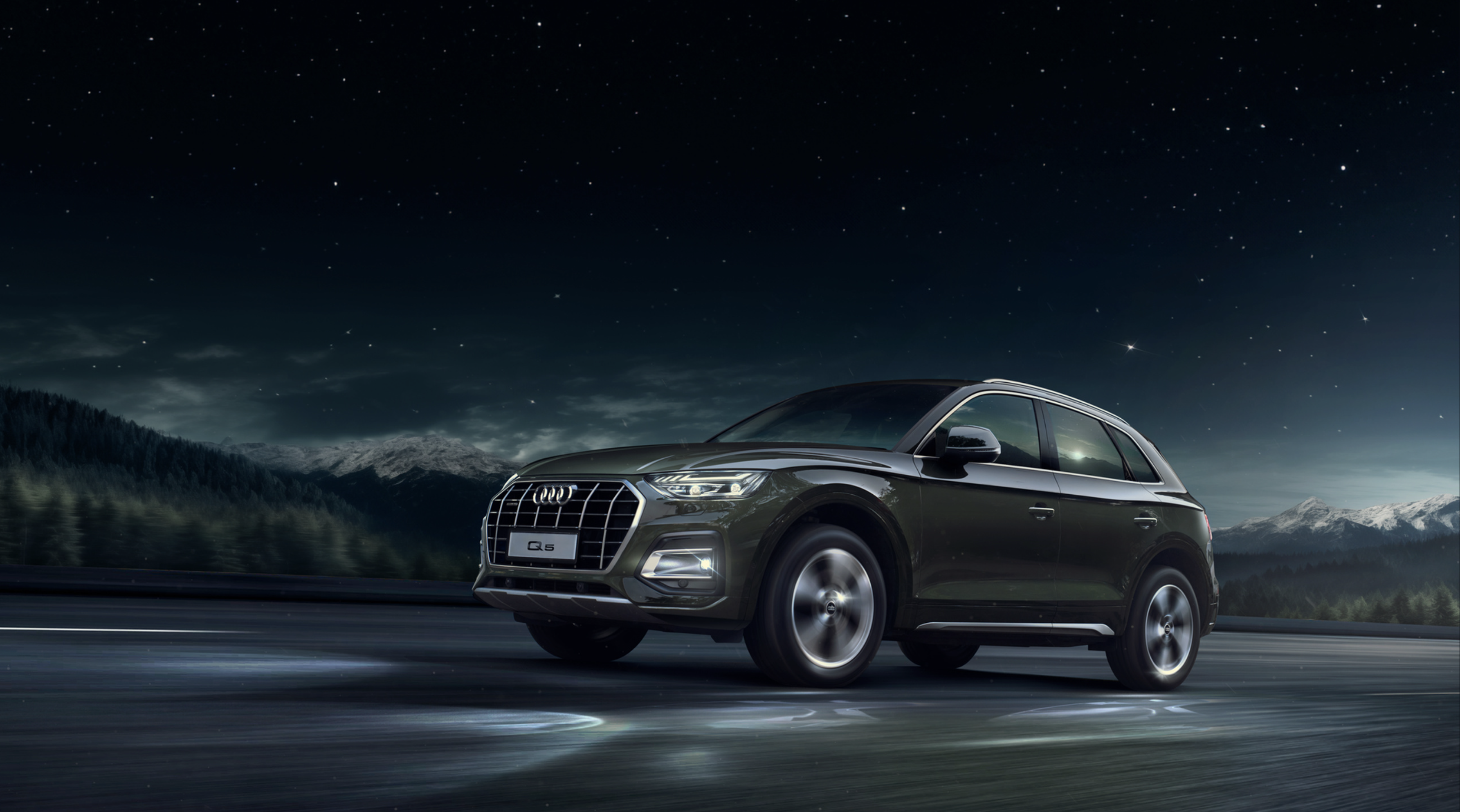 Audi Q5 at night